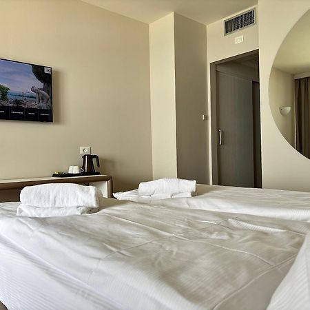 Hotel Aquila D'Oro Desenzano Desenzano del Garda Esterno foto