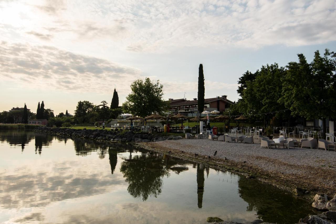 Hotel Aquila D'Oro Desenzano Desenzano del Garda Esterno foto