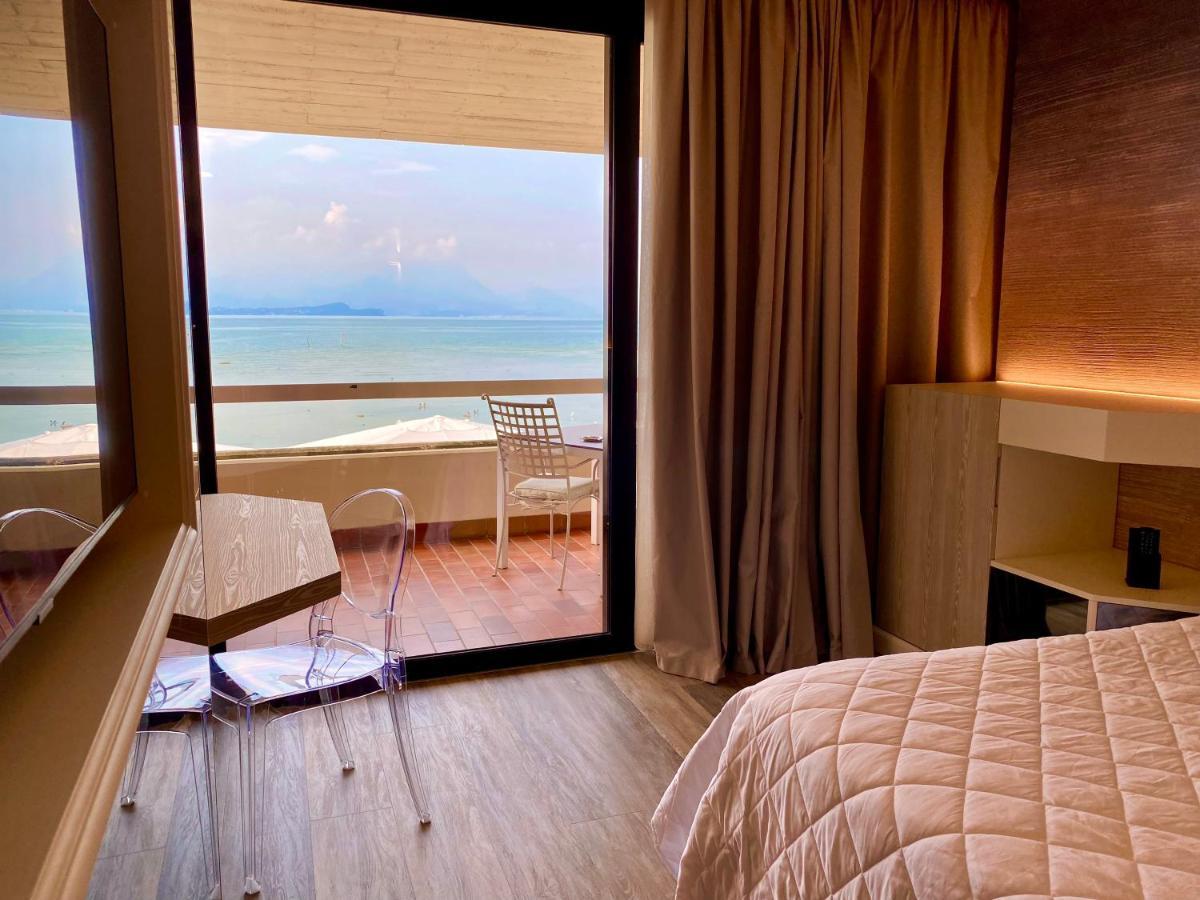Hotel Aquila D'Oro Desenzano Desenzano del Garda Esterno foto
