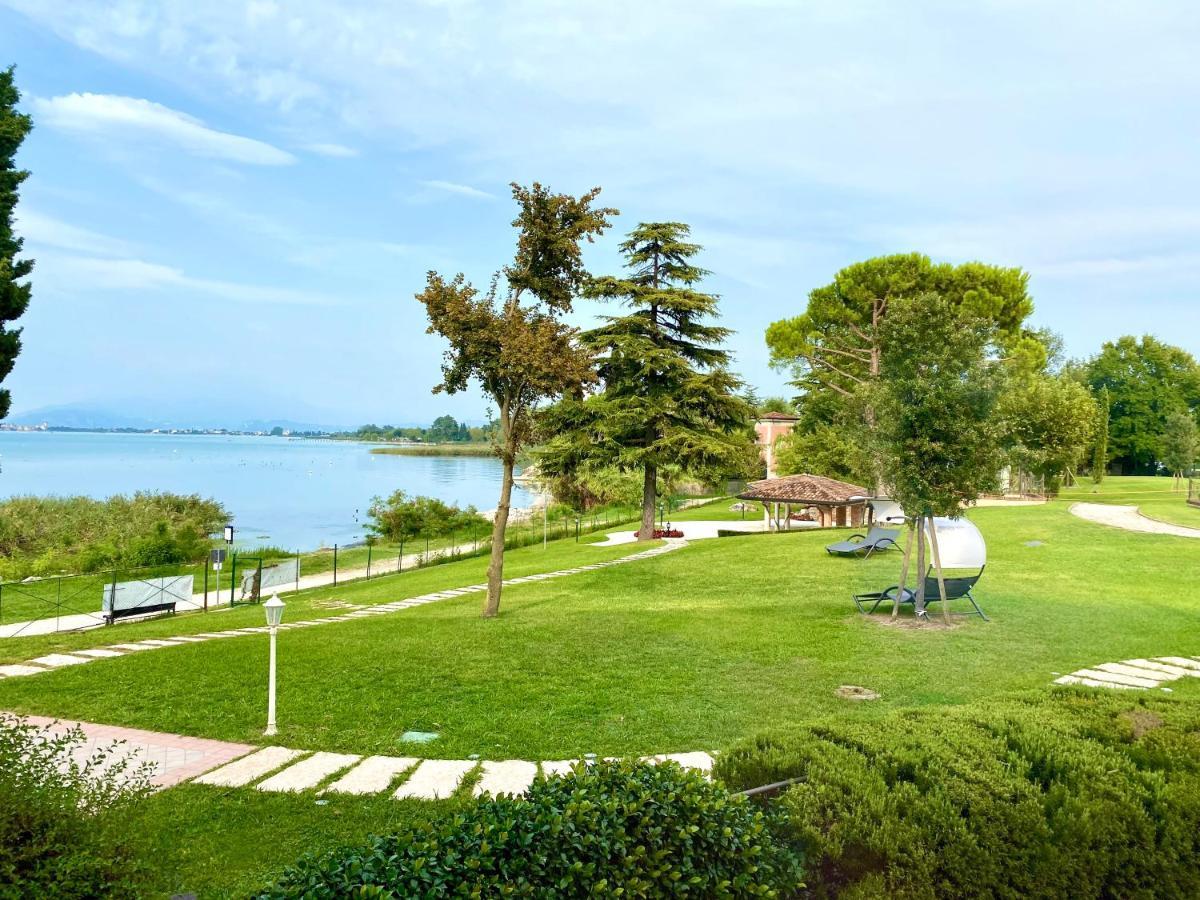 Hotel Aquila D'Oro Desenzano Desenzano del Garda Esterno foto