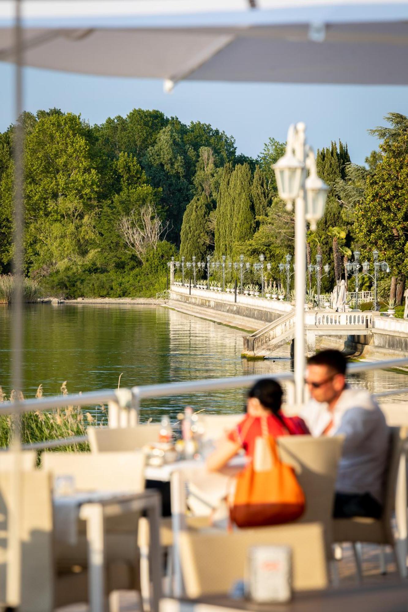 Hotel Aquila D'Oro Desenzano Desenzano del Garda Esterno foto