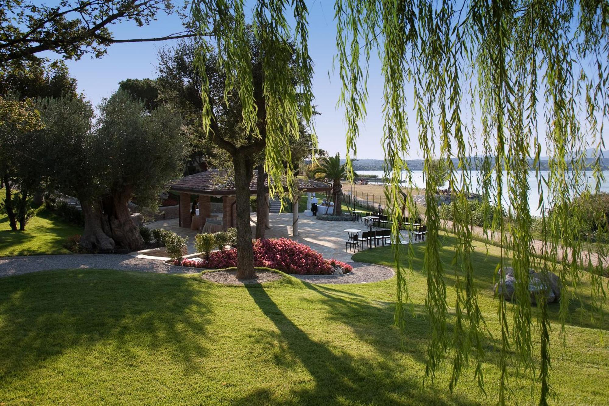Hotel Aquila D'Oro Desenzano Desenzano del Garda Esterno foto