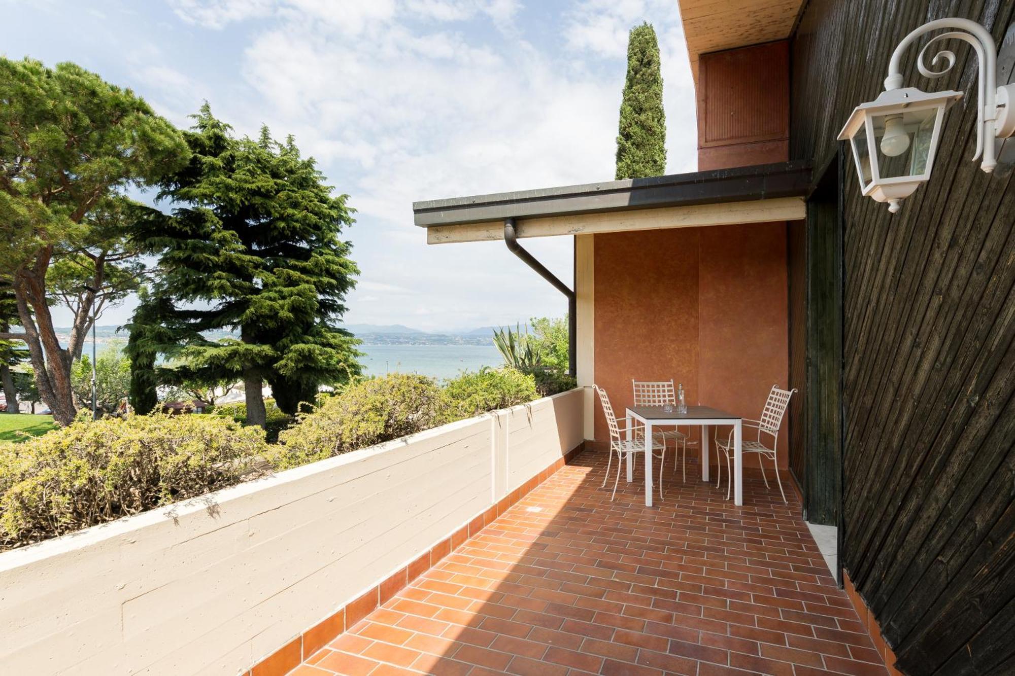 Hotel Aquila D'Oro Desenzano Desenzano del Garda Esterno foto