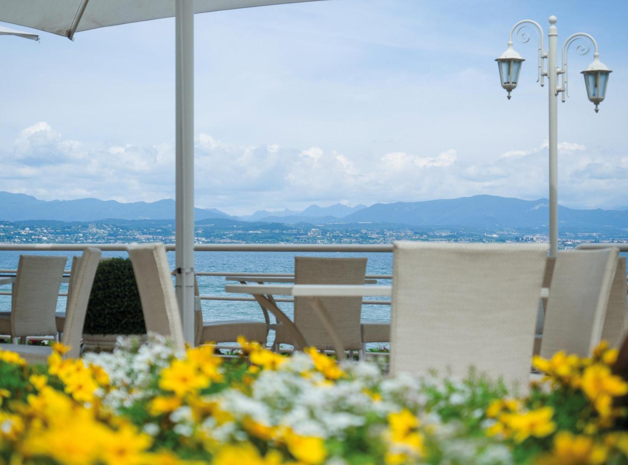 Hotel Aquila D'Oro Desenzano Desenzano del Garda Esterno foto