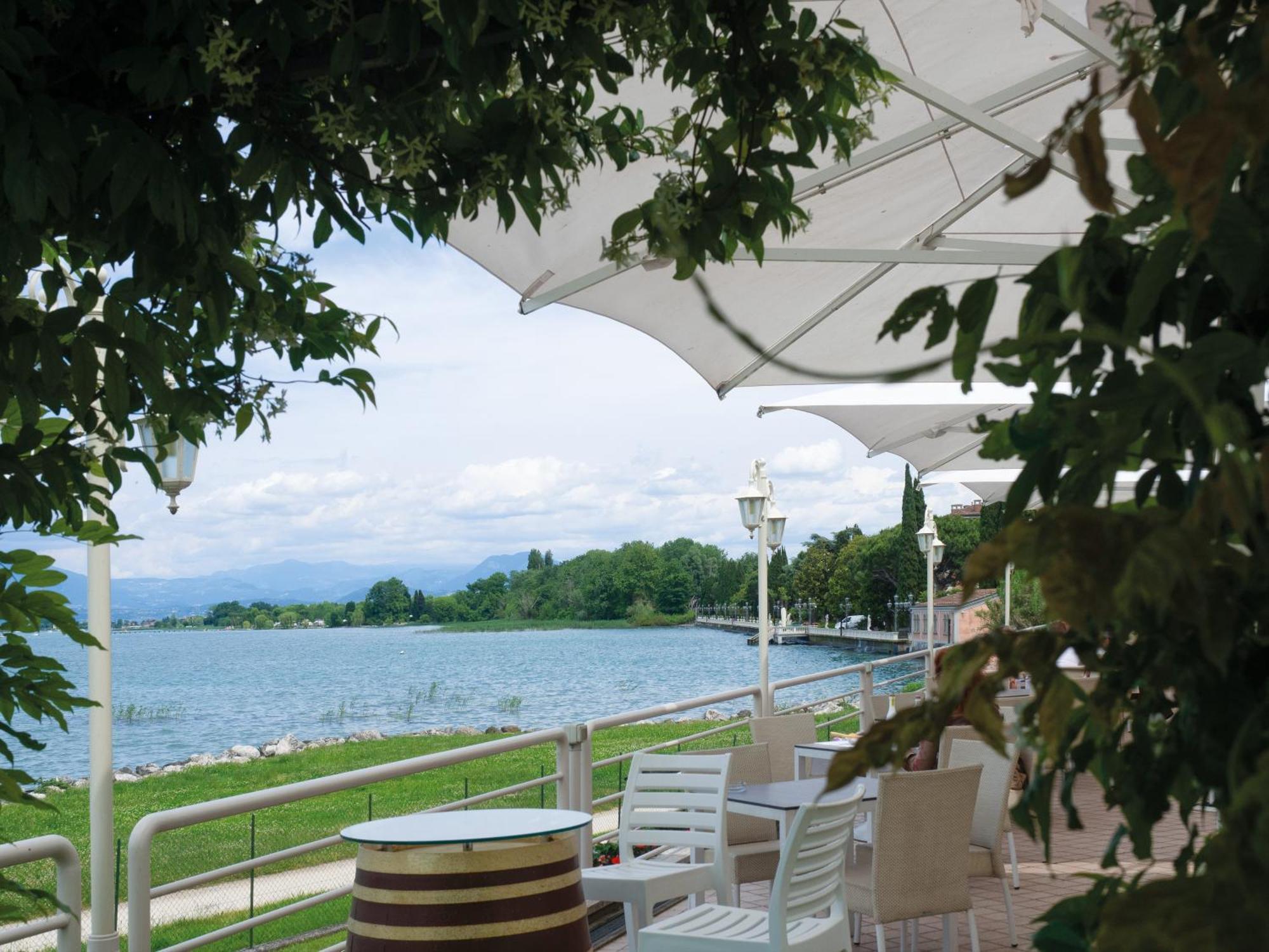 Hotel Aquila D'Oro Desenzano Desenzano del Garda Esterno foto
