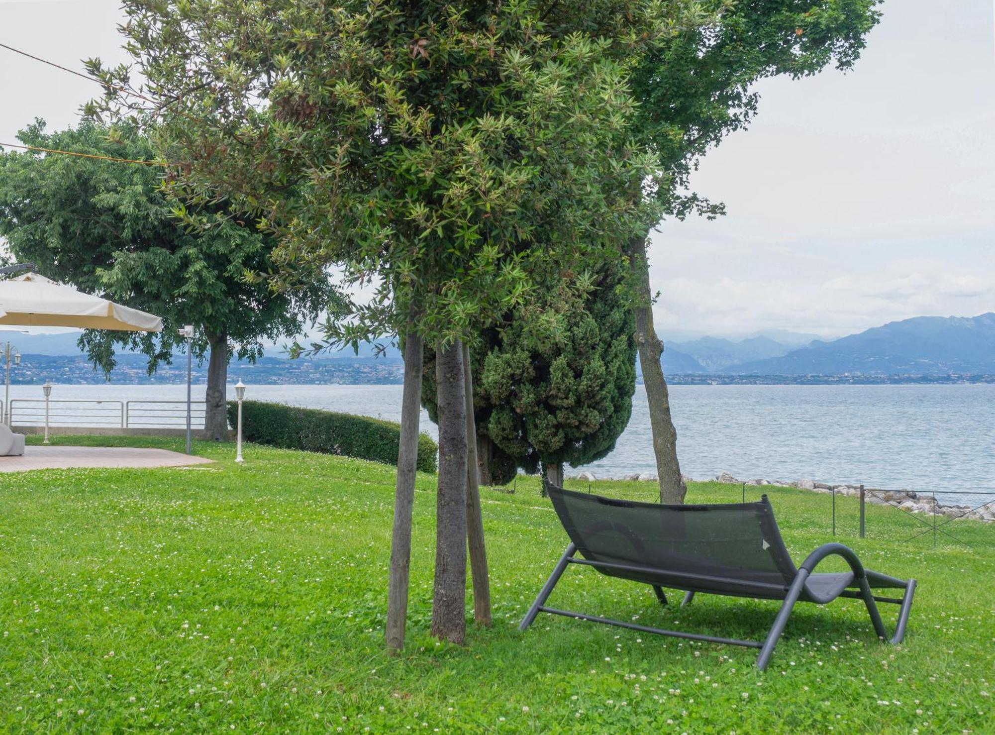 Hotel Aquila D'Oro Desenzano Desenzano del Garda Esterno foto
