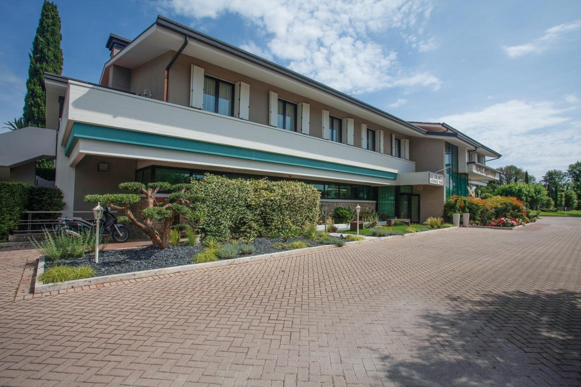 Hotel Aquila D'Oro Desenzano Desenzano del Garda Esterno foto