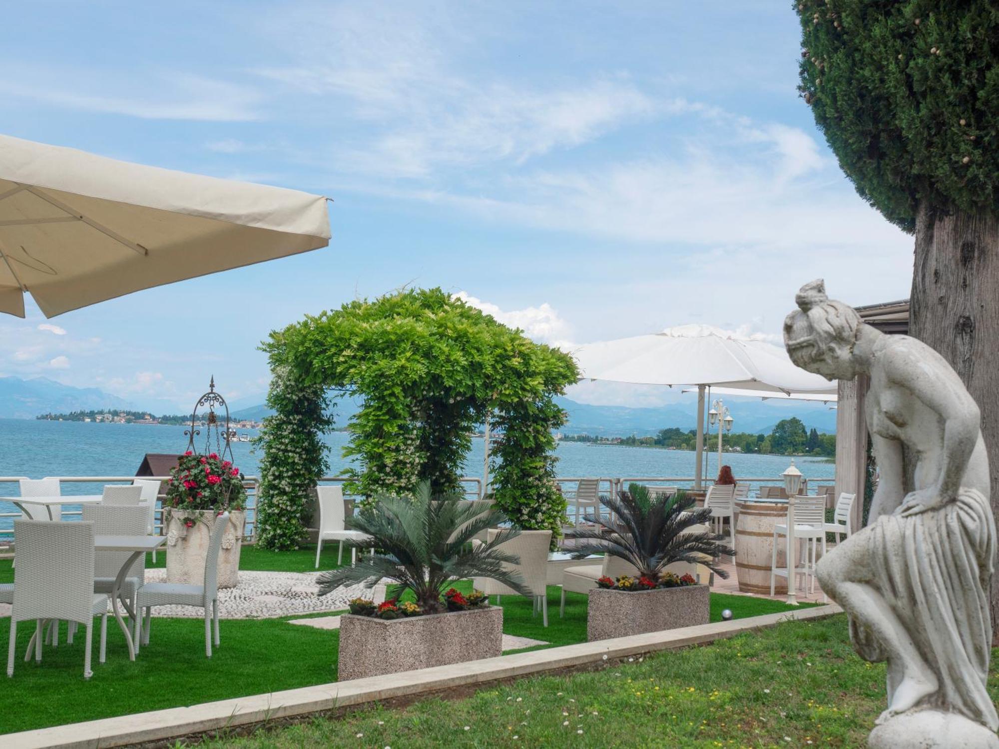 Hotel Aquila D'Oro Desenzano Desenzano del Garda Esterno foto