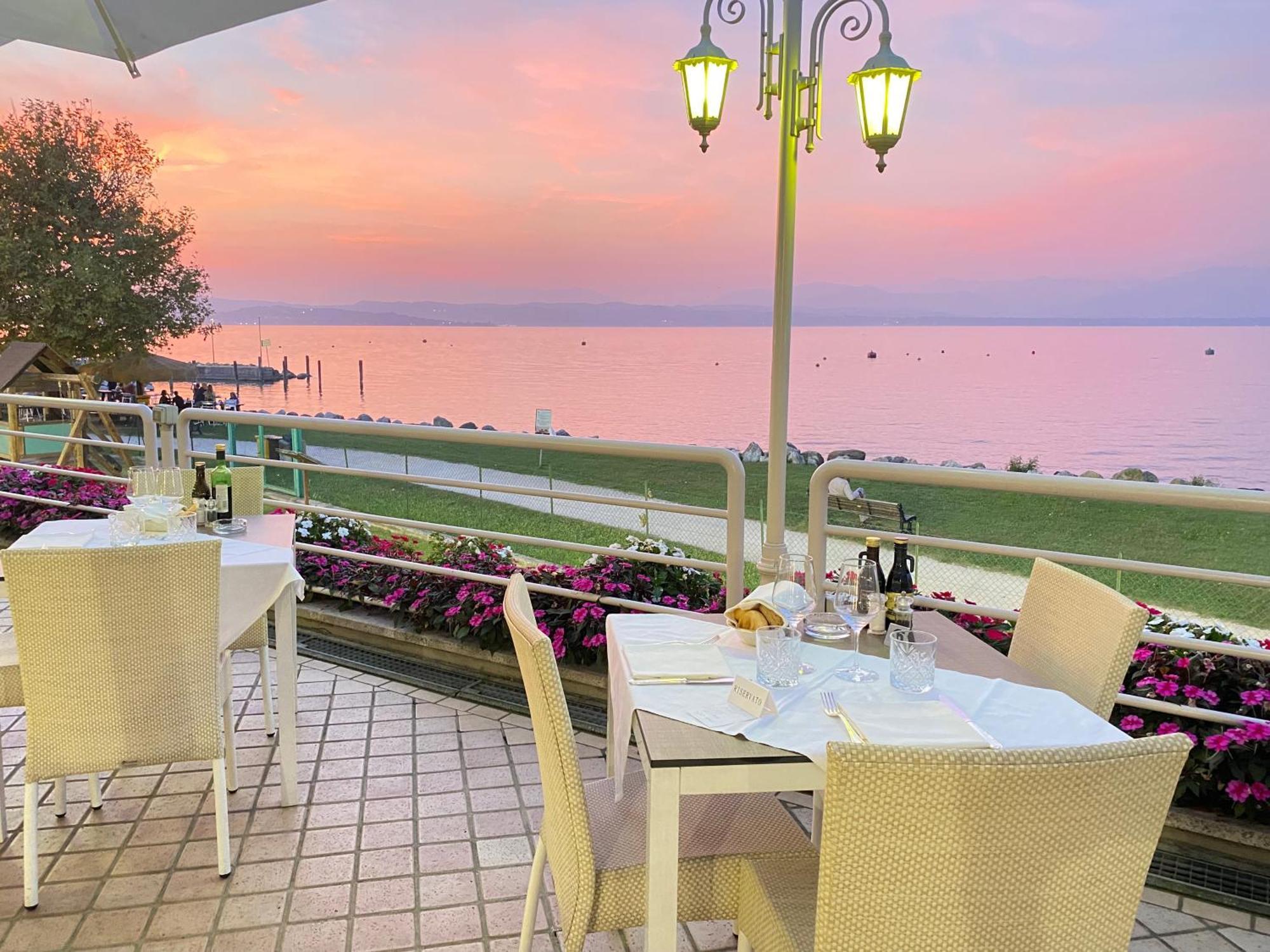 Hotel Aquila D'Oro Desenzano Desenzano del Garda Esterno foto