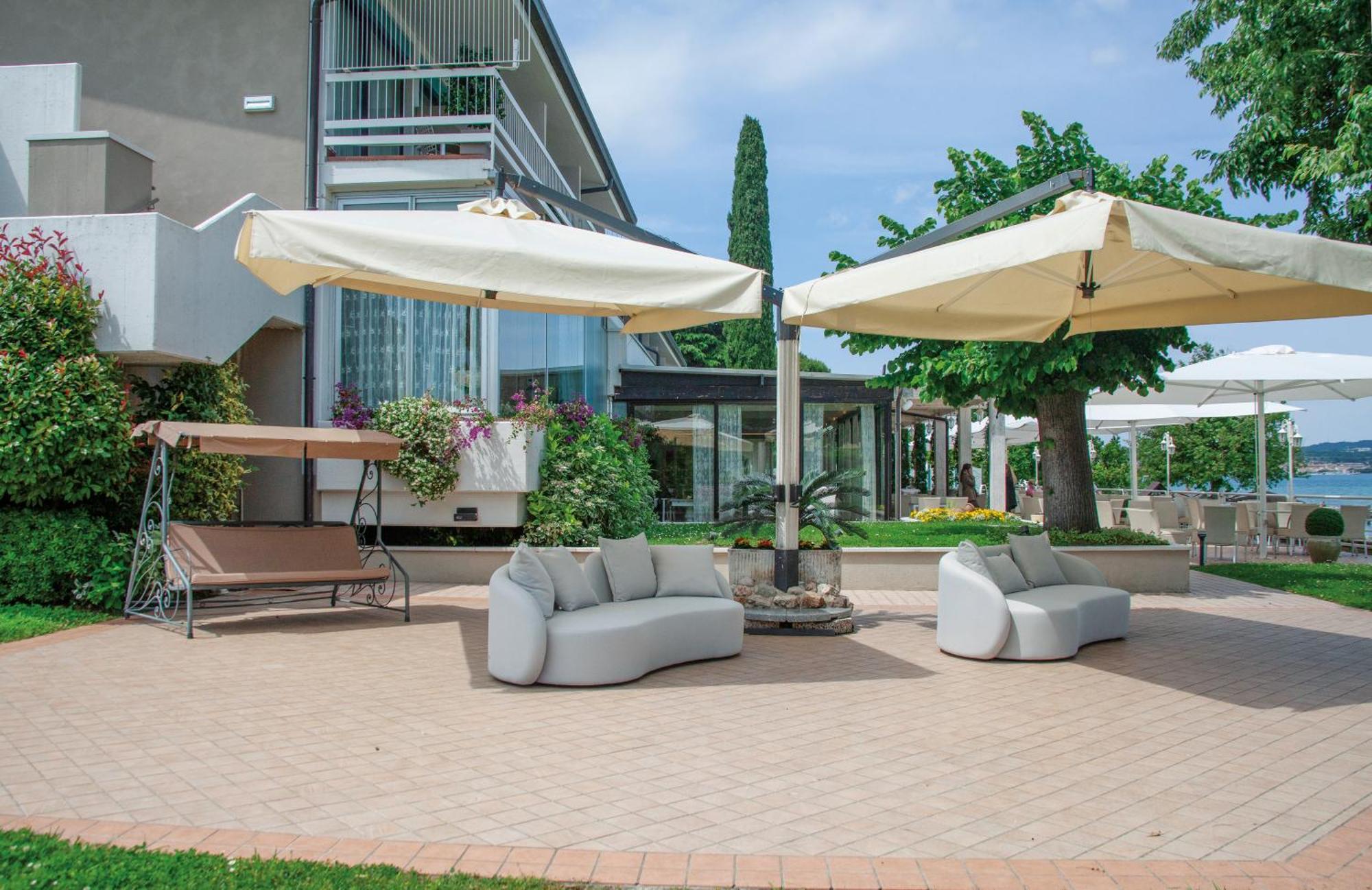 Hotel Aquila D'Oro Desenzano Desenzano del Garda Esterno foto
