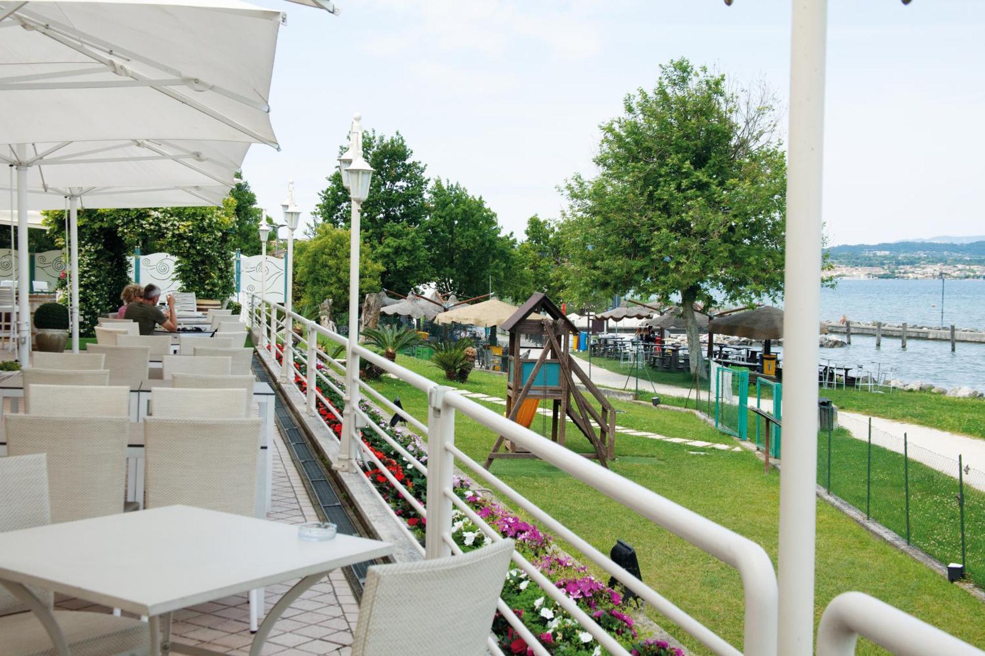 Hotel Aquila D'Oro Desenzano Desenzano del Garda Esterno foto