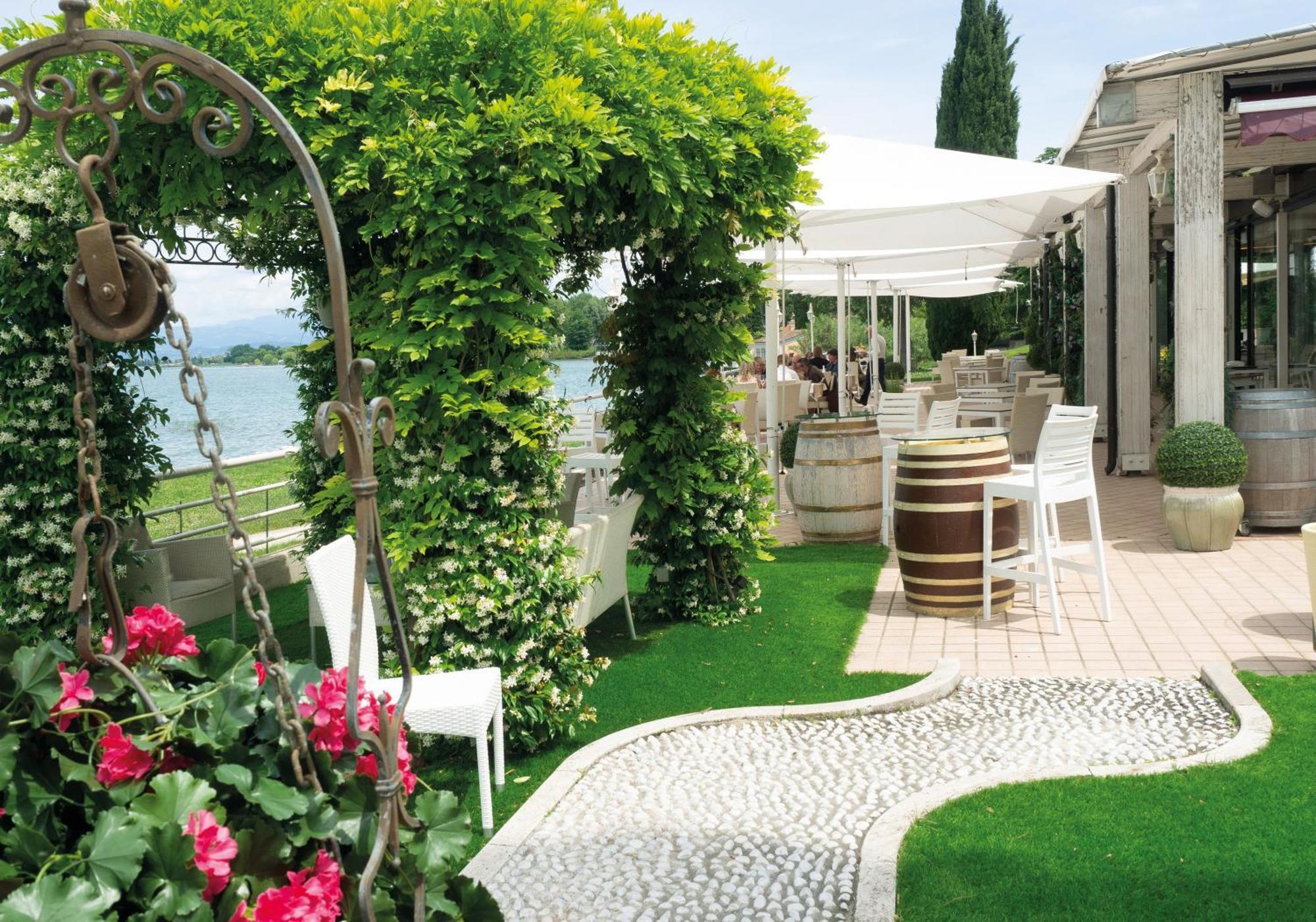 Hotel Aquila D'Oro Desenzano Desenzano del Garda Esterno foto