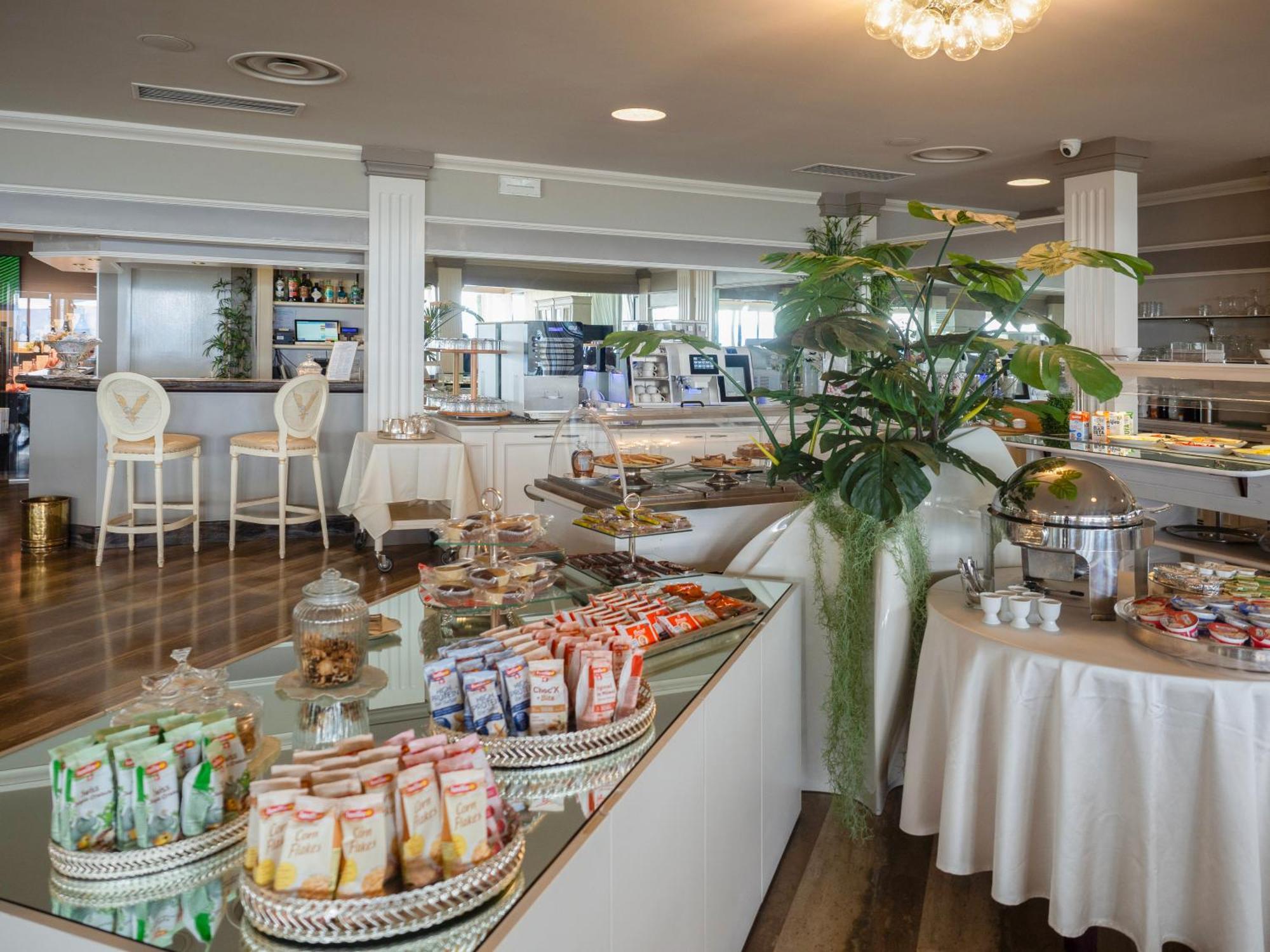 Hotel Aquila D'Oro Desenzano Desenzano del Garda Esterno foto
