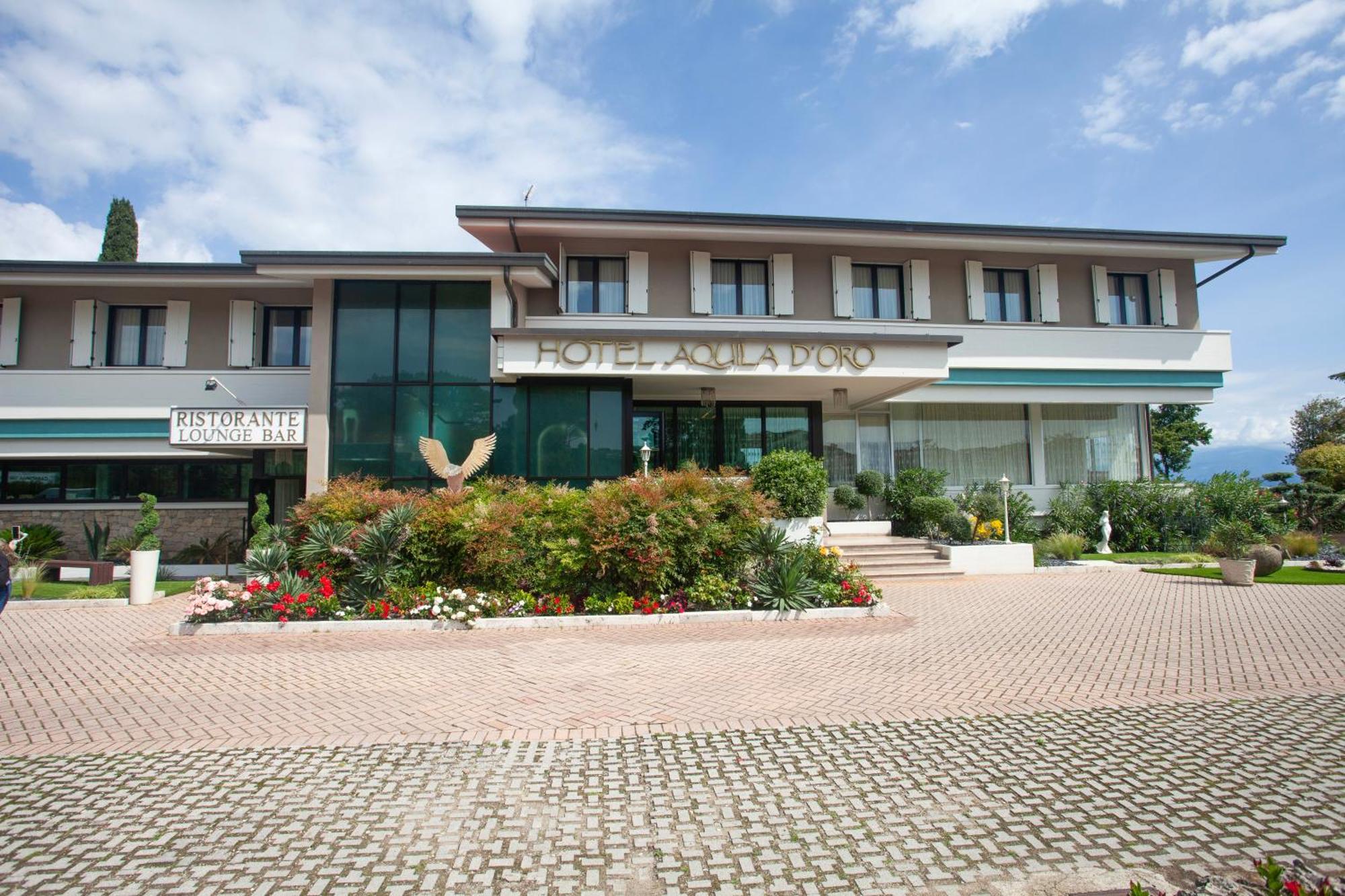 Hotel Aquila D'Oro Desenzano Desenzano del Garda Esterno foto