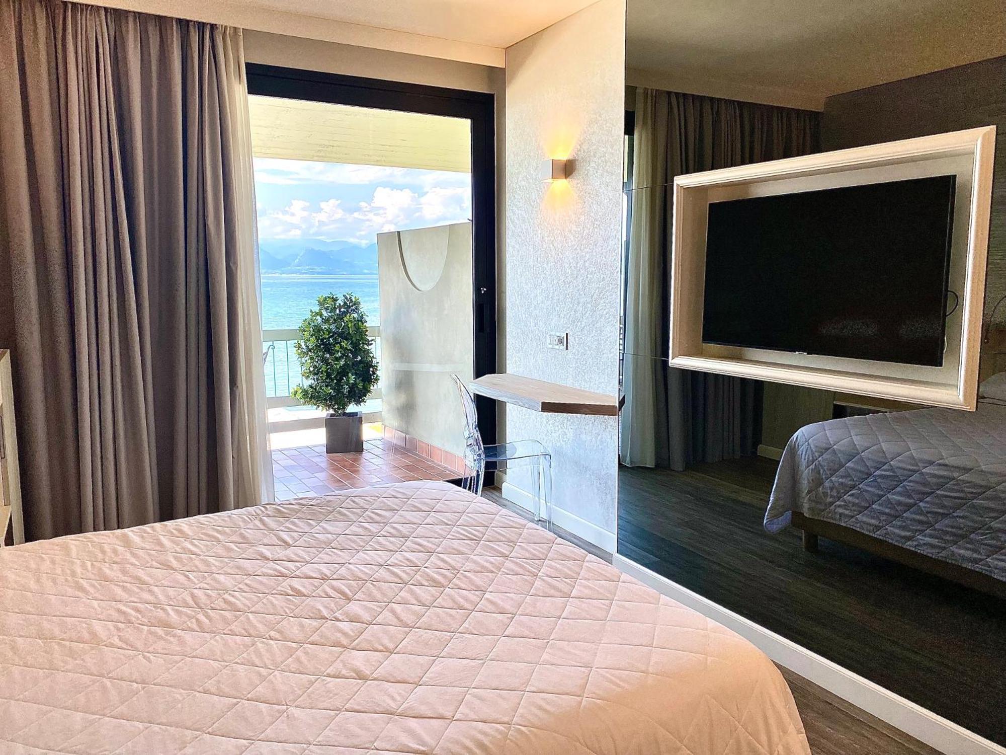 Hotel Aquila D'Oro Desenzano Desenzano del Garda Esterno foto