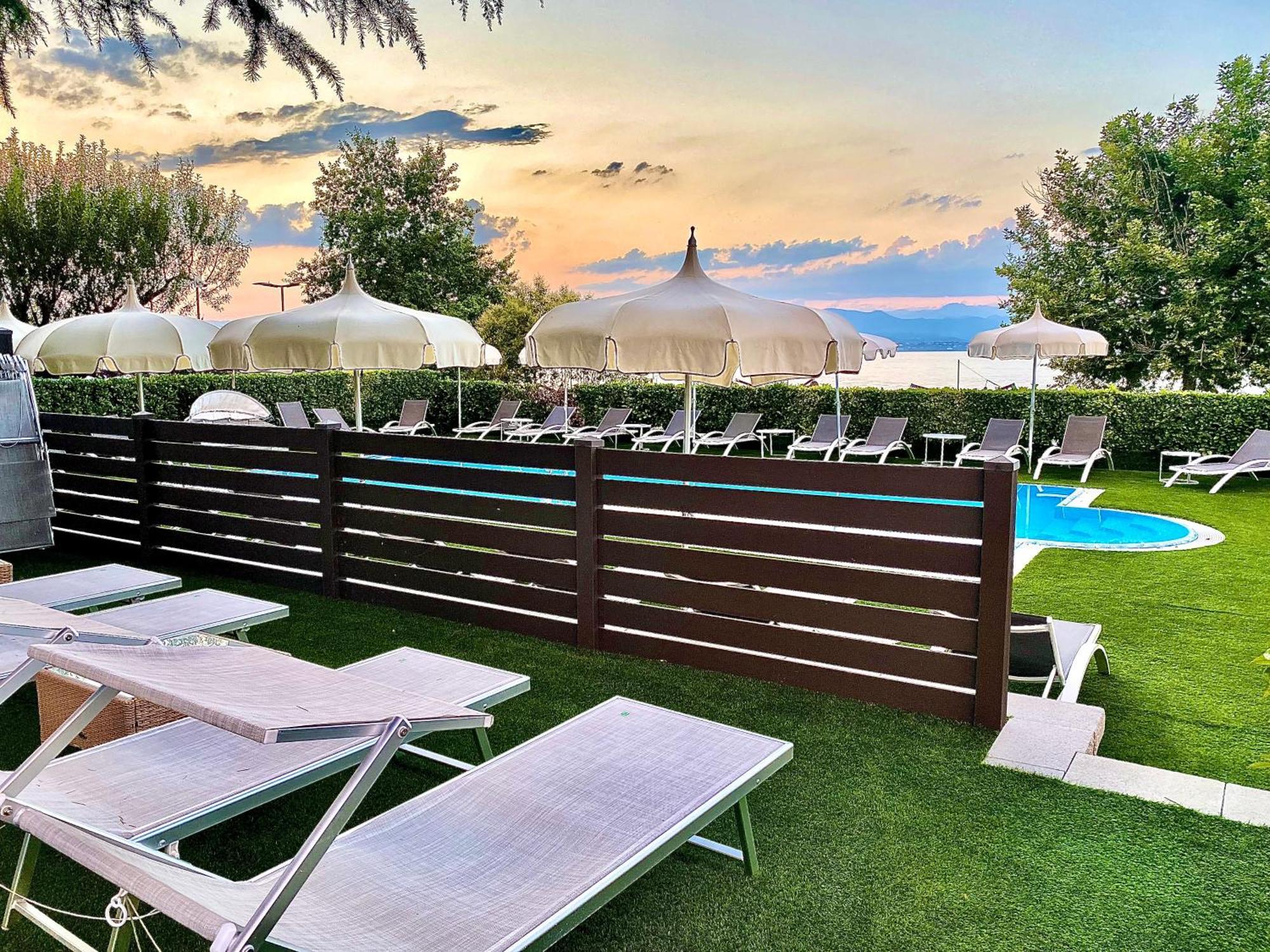 Hotel Aquila D'Oro Desenzano Desenzano del Garda Esterno foto