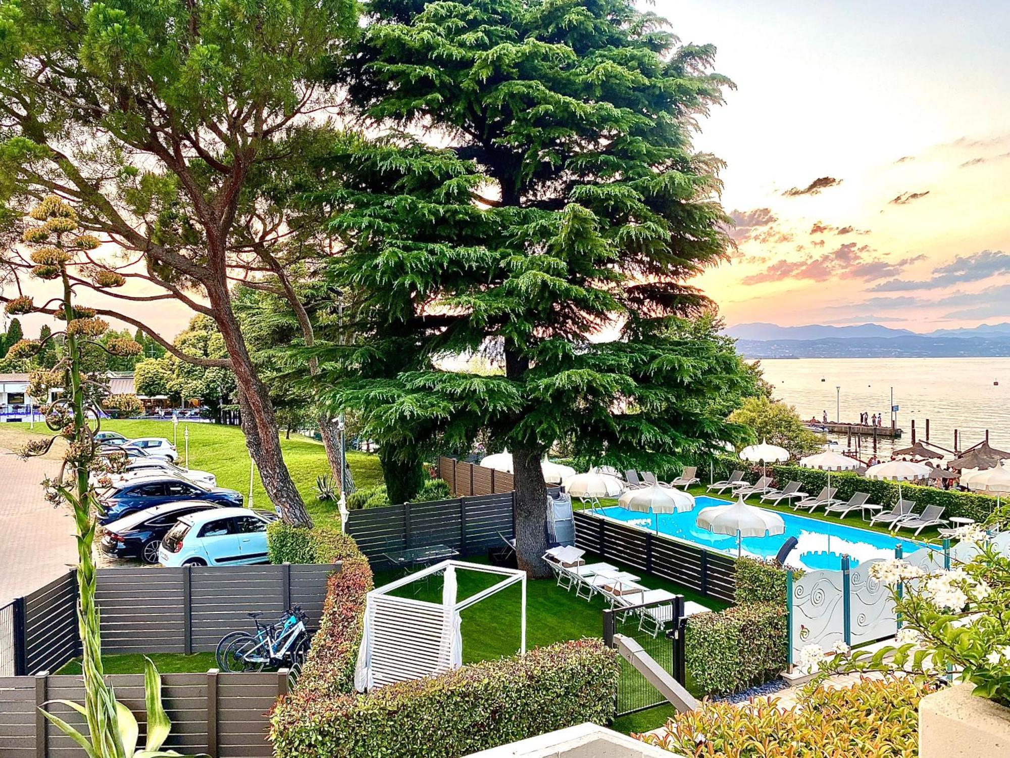 Hotel Aquila D'Oro Desenzano Desenzano del Garda Esterno foto