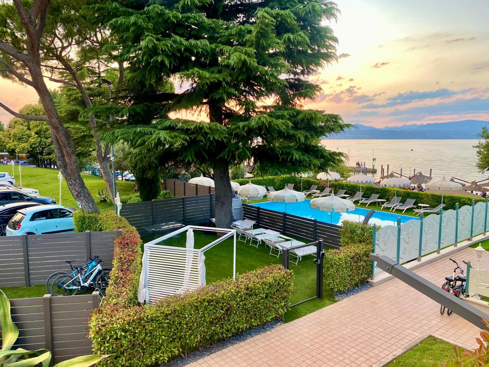 Hotel Aquila D'Oro Desenzano Desenzano del Garda Esterno foto