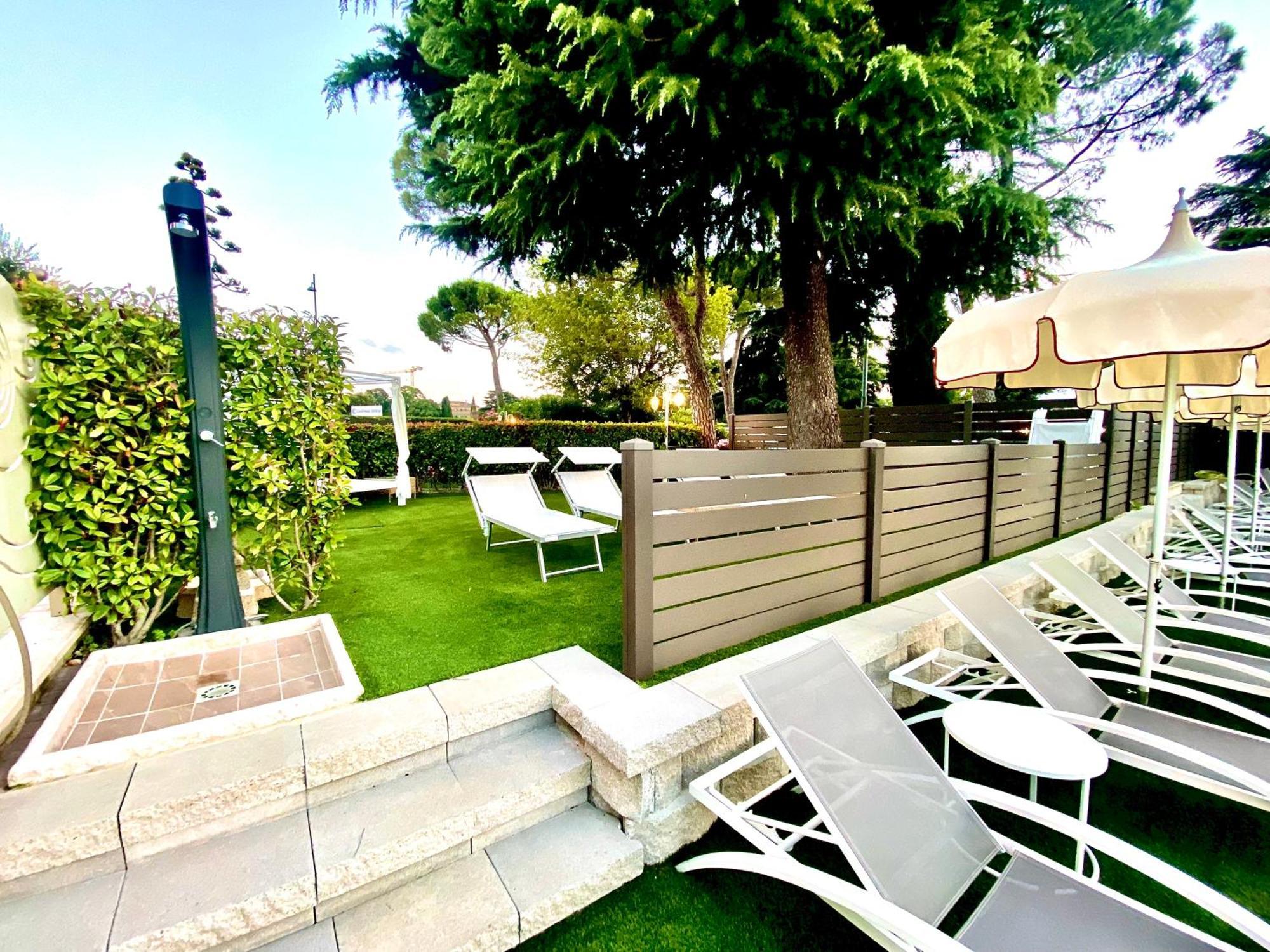 Hotel Aquila D'Oro Desenzano Desenzano del Garda Esterno foto