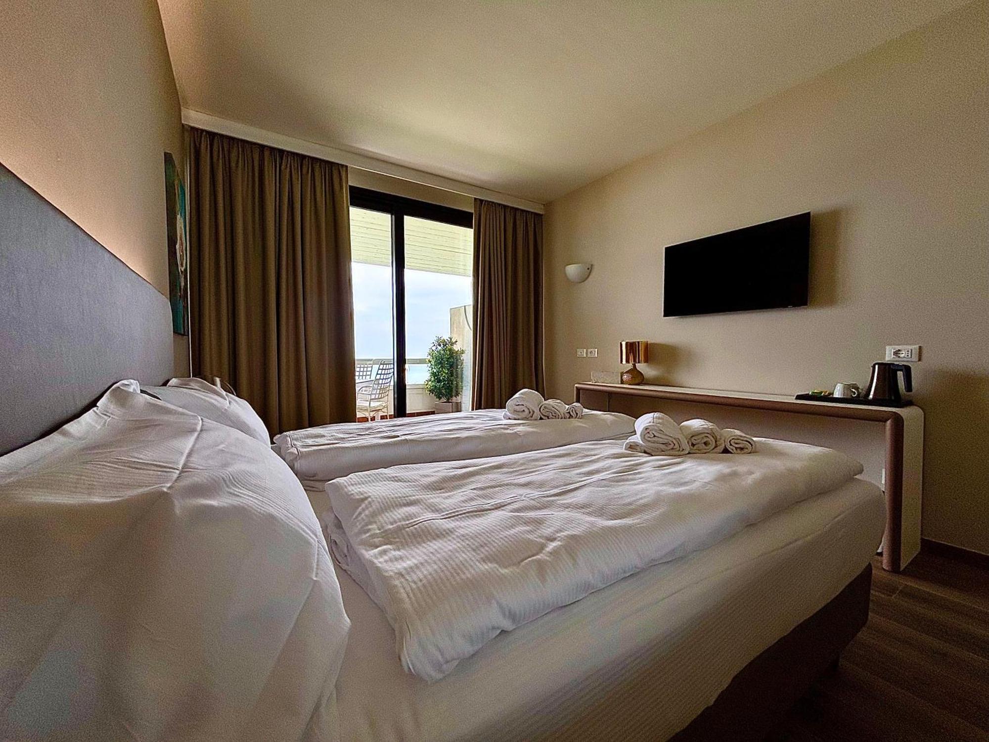 Hotel Aquila D'Oro Desenzano Desenzano del Garda Esterno foto